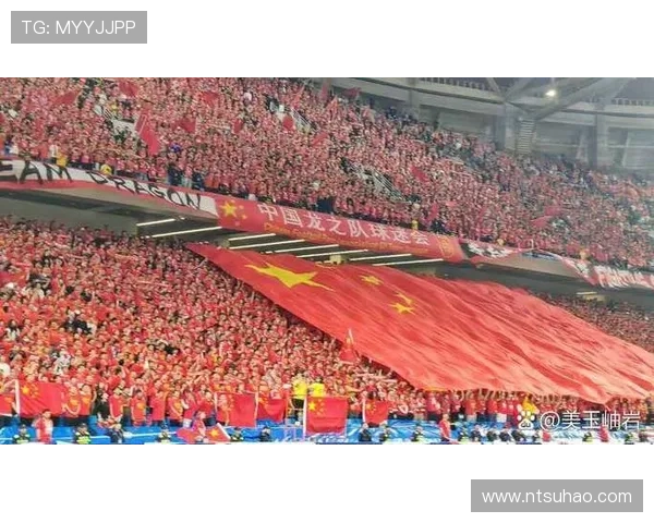 中国足球队迎战世界强队热身赛，年轻球员表现亮眼力拼国际舞台