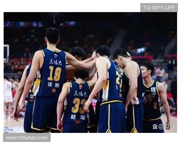 中国男篮逆袭战胜澳大利亚晋级世界杯四强 赛场上演惊心动魄反击大战